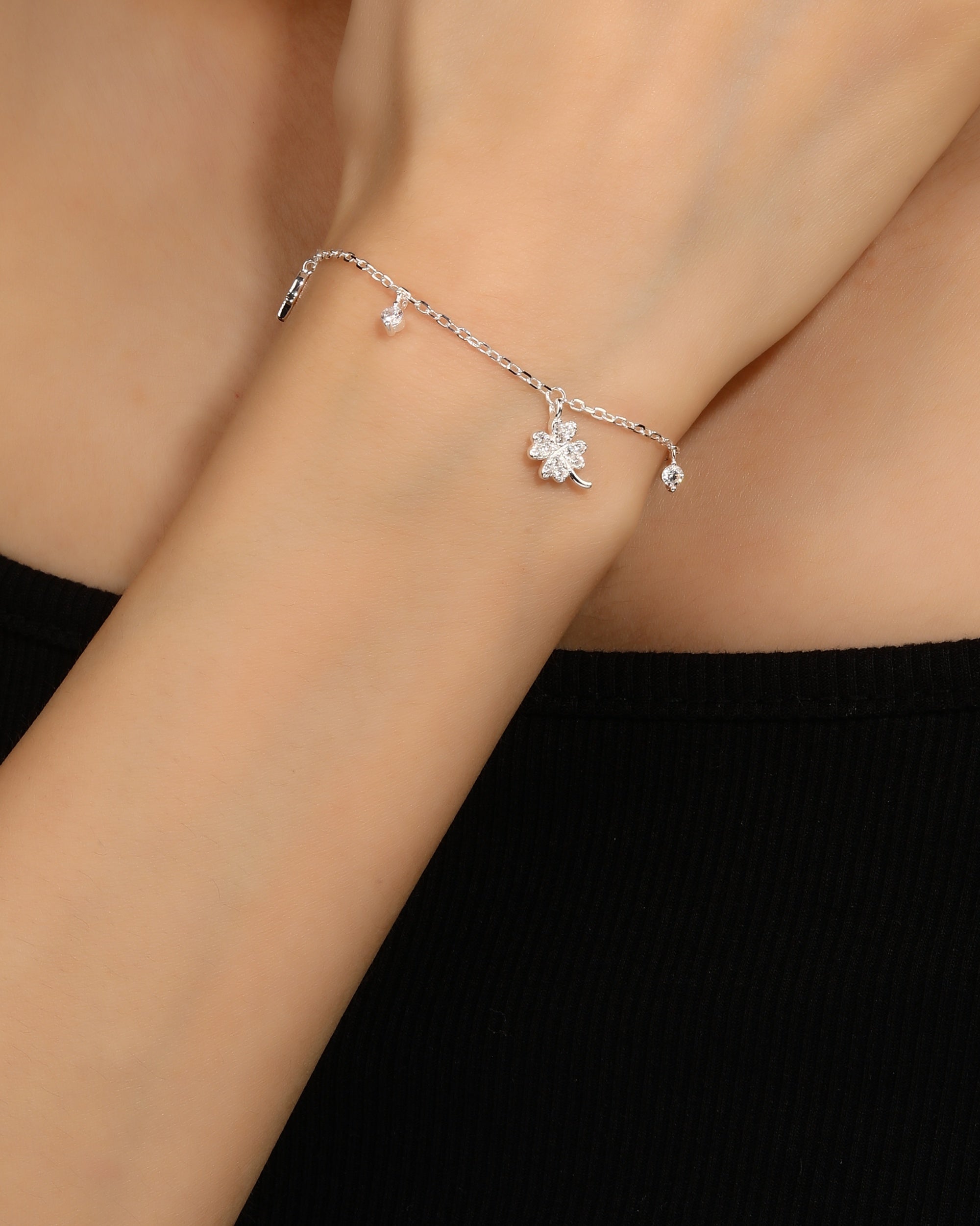 Pulsera sencilla de la suerte con circonia blanca 17+3cm en plateado