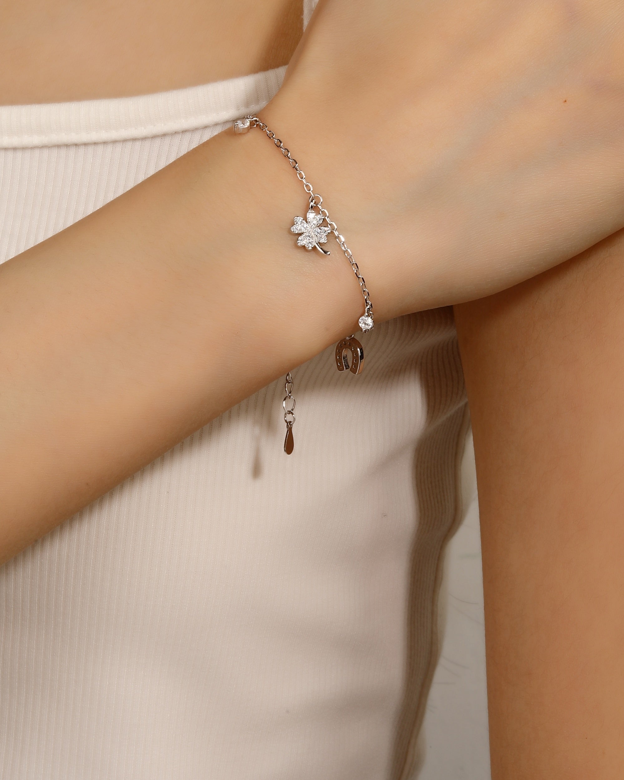Pulsera sencilla de la suerte con circonia blanca 17+3cm en rodizado