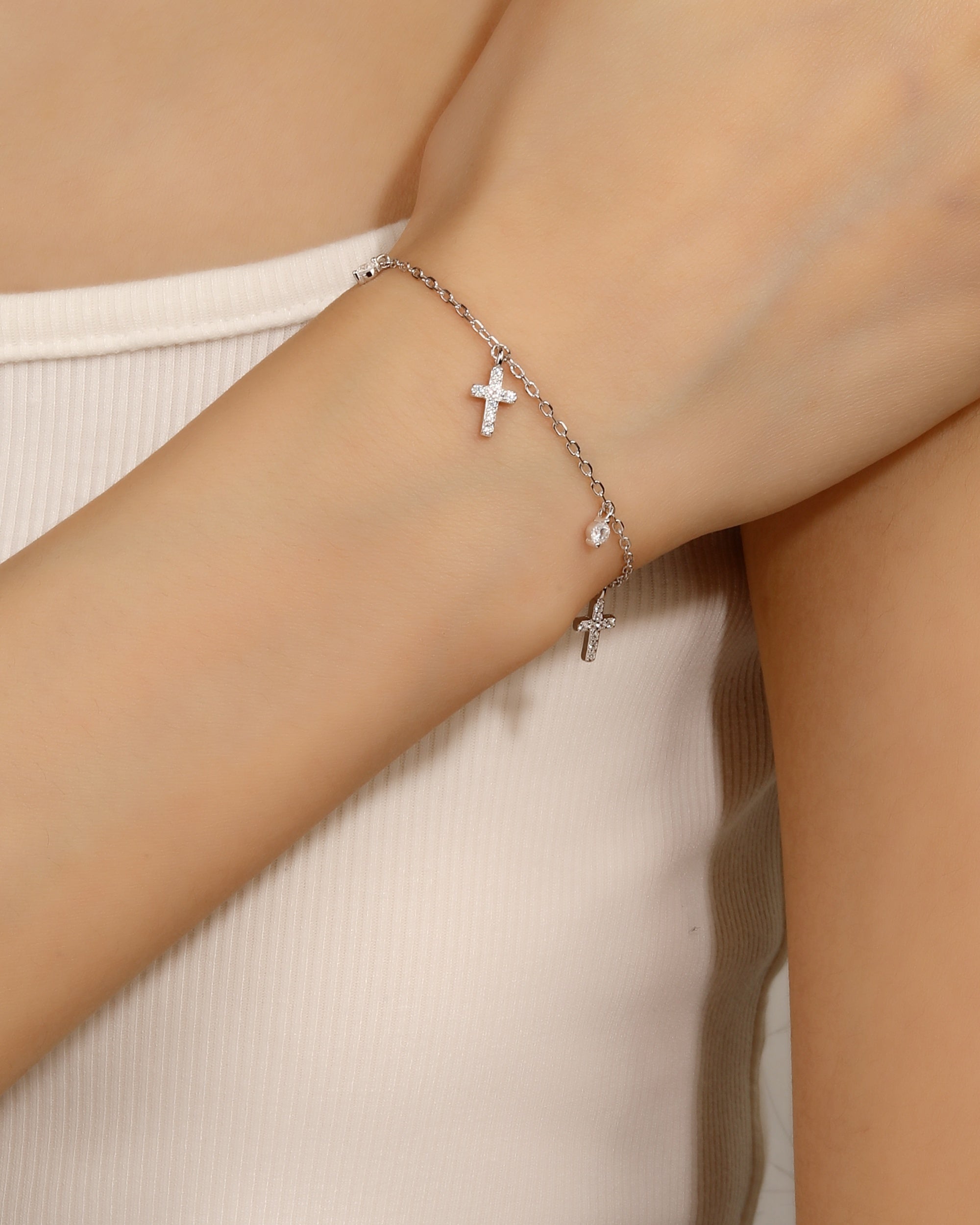 Pulsera sencilla de Cruces con circonia blanca 17+3cm en rodizado