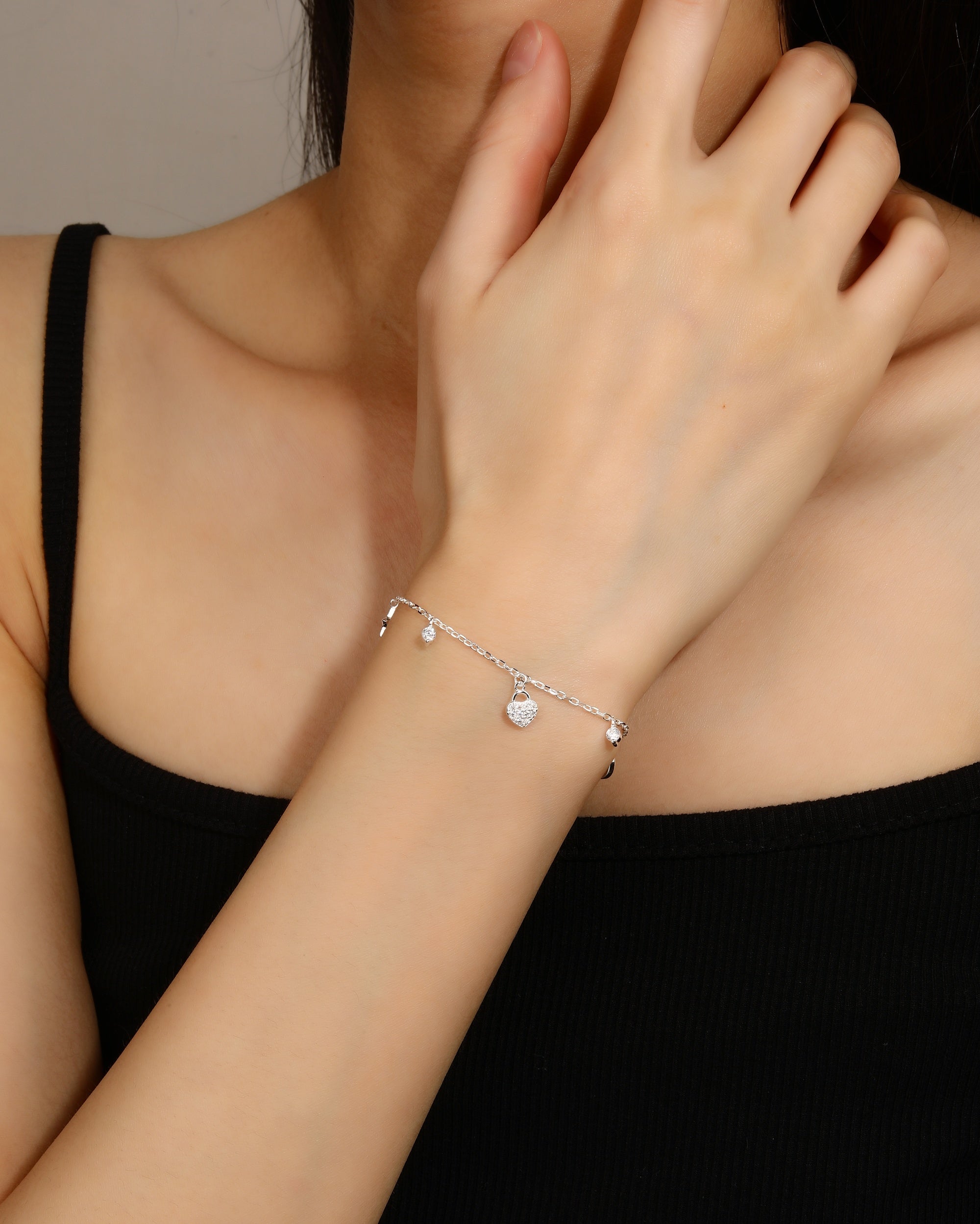 Pulsera de dijes con circonia blanca de 17+3cm en plateado