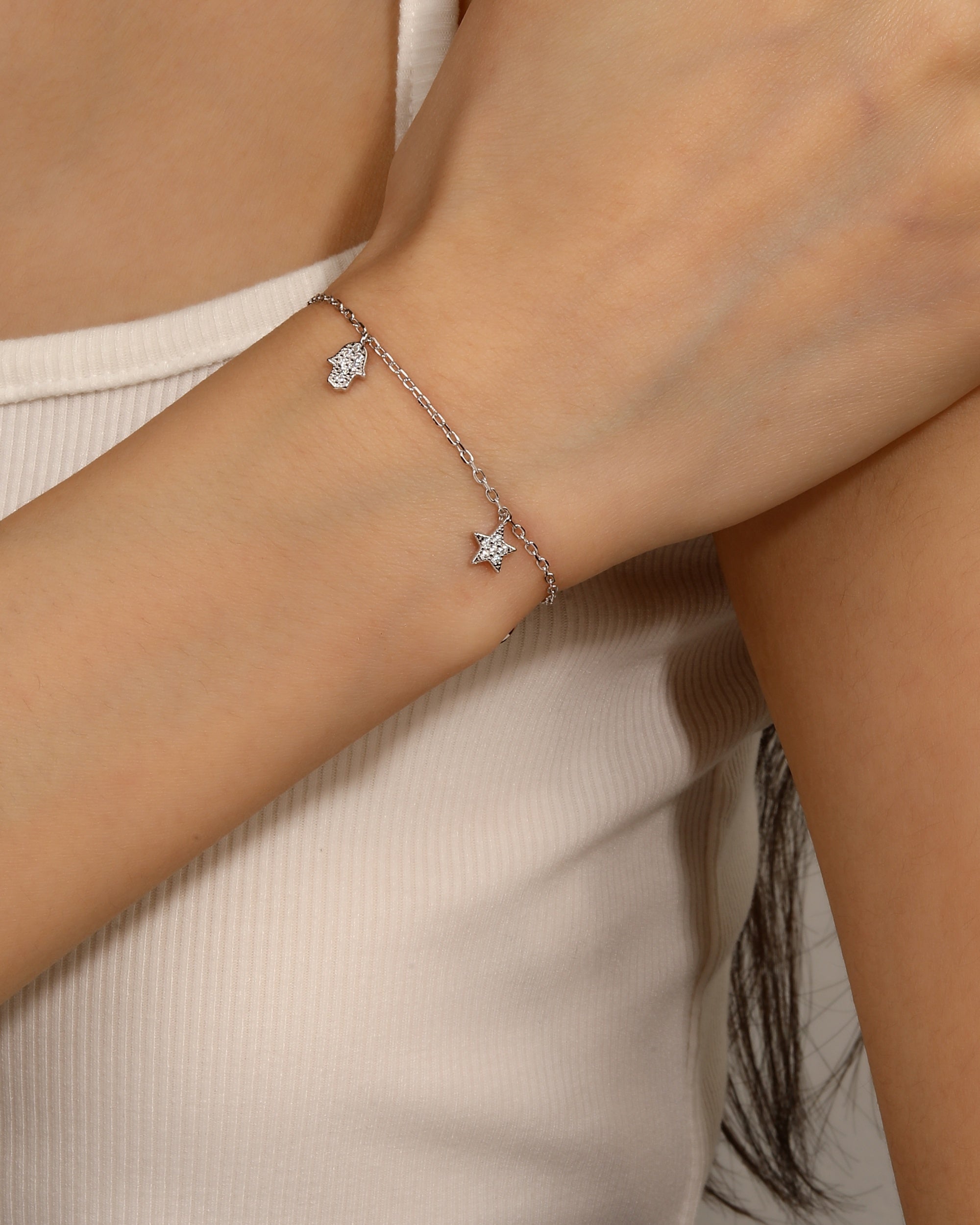 Pulsera de corazon estrella luna mariposa y mano de fatima 17+3cm en rodizado