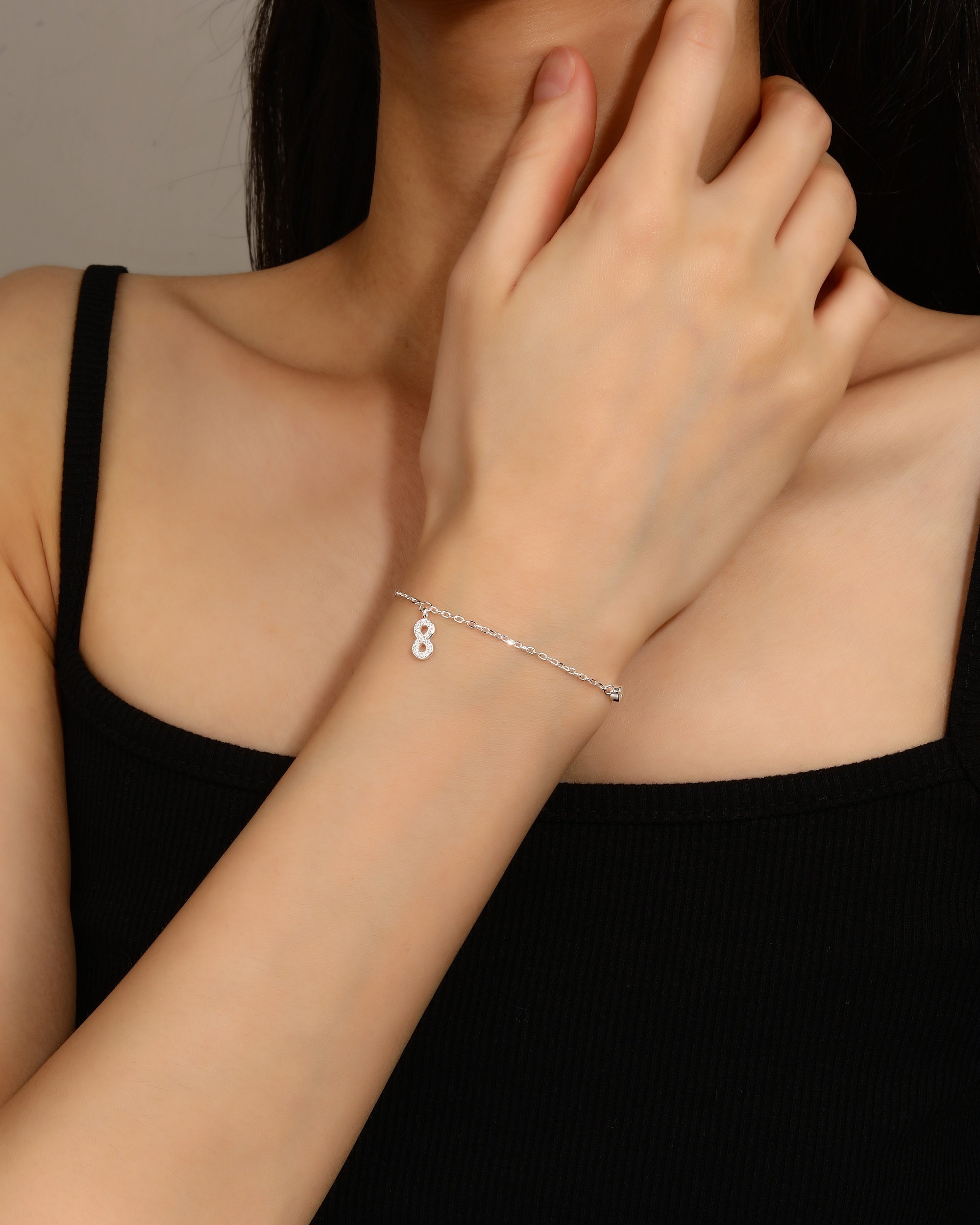 Pulsera sencilla de infinito con circonia blanca 17+3cm en plateado