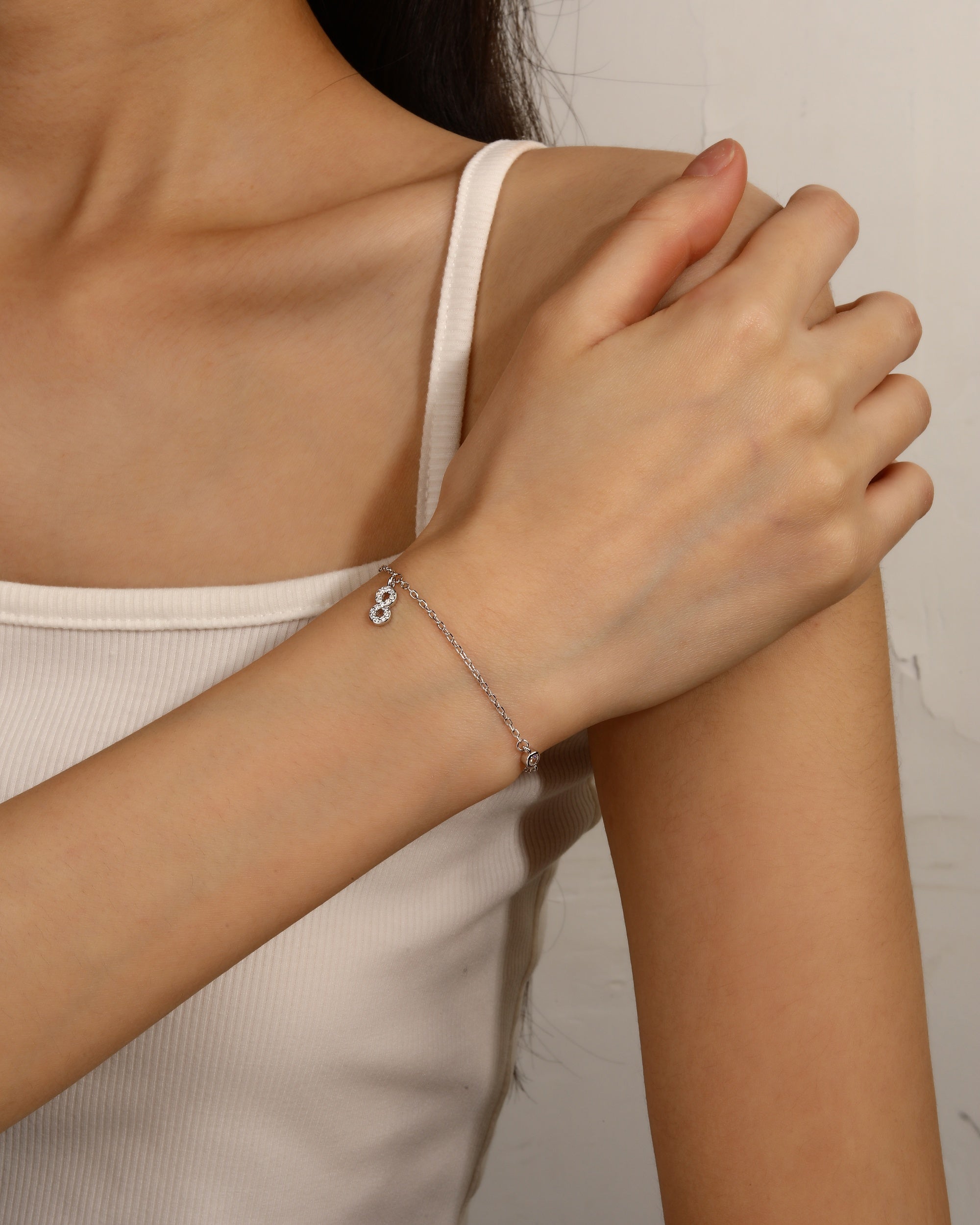 Pulsera sencilla de infinito con circonia blanca 17+3cm en rodizado