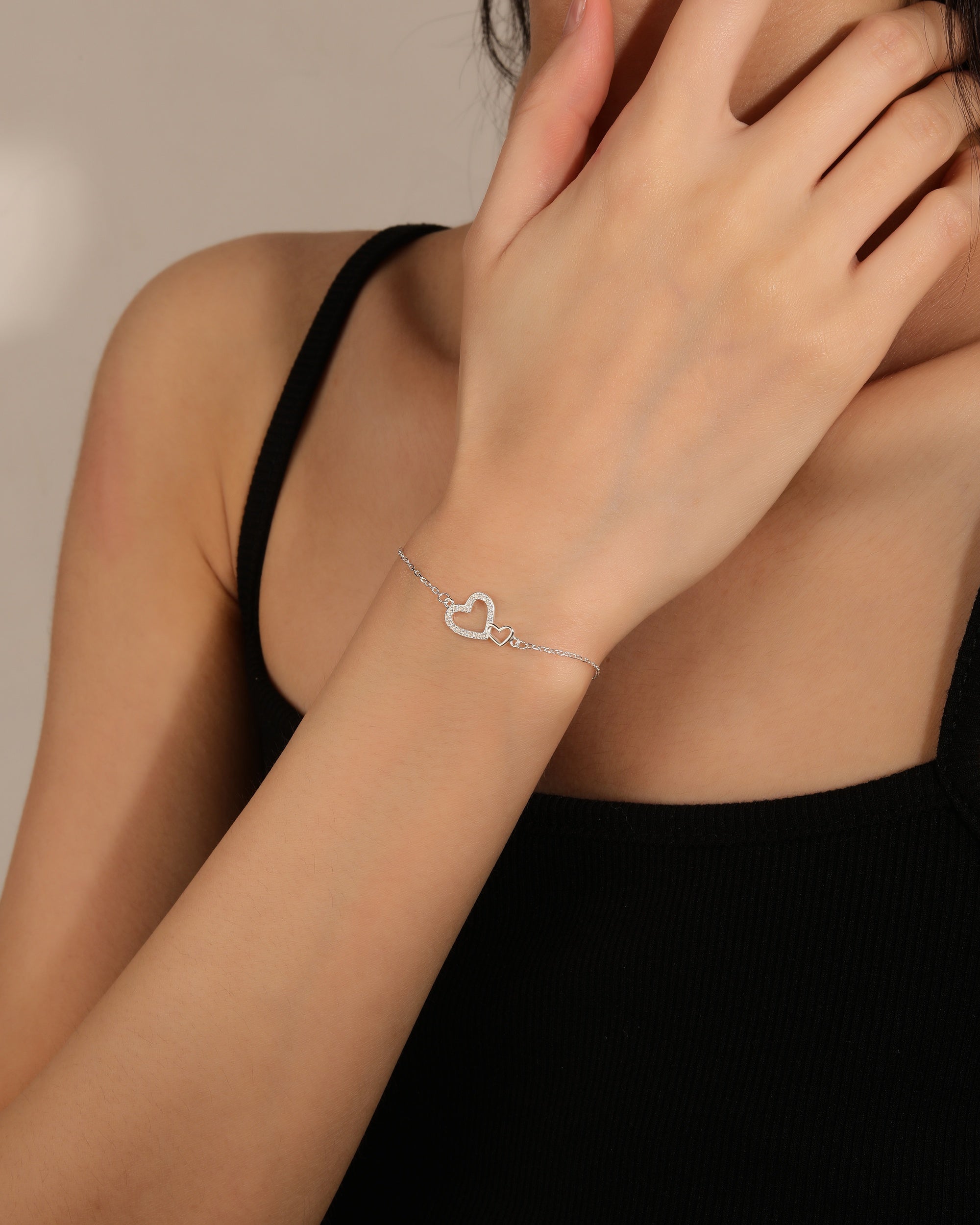 Pulsera de corazones con circonia blanca de 17+3cm en plateado