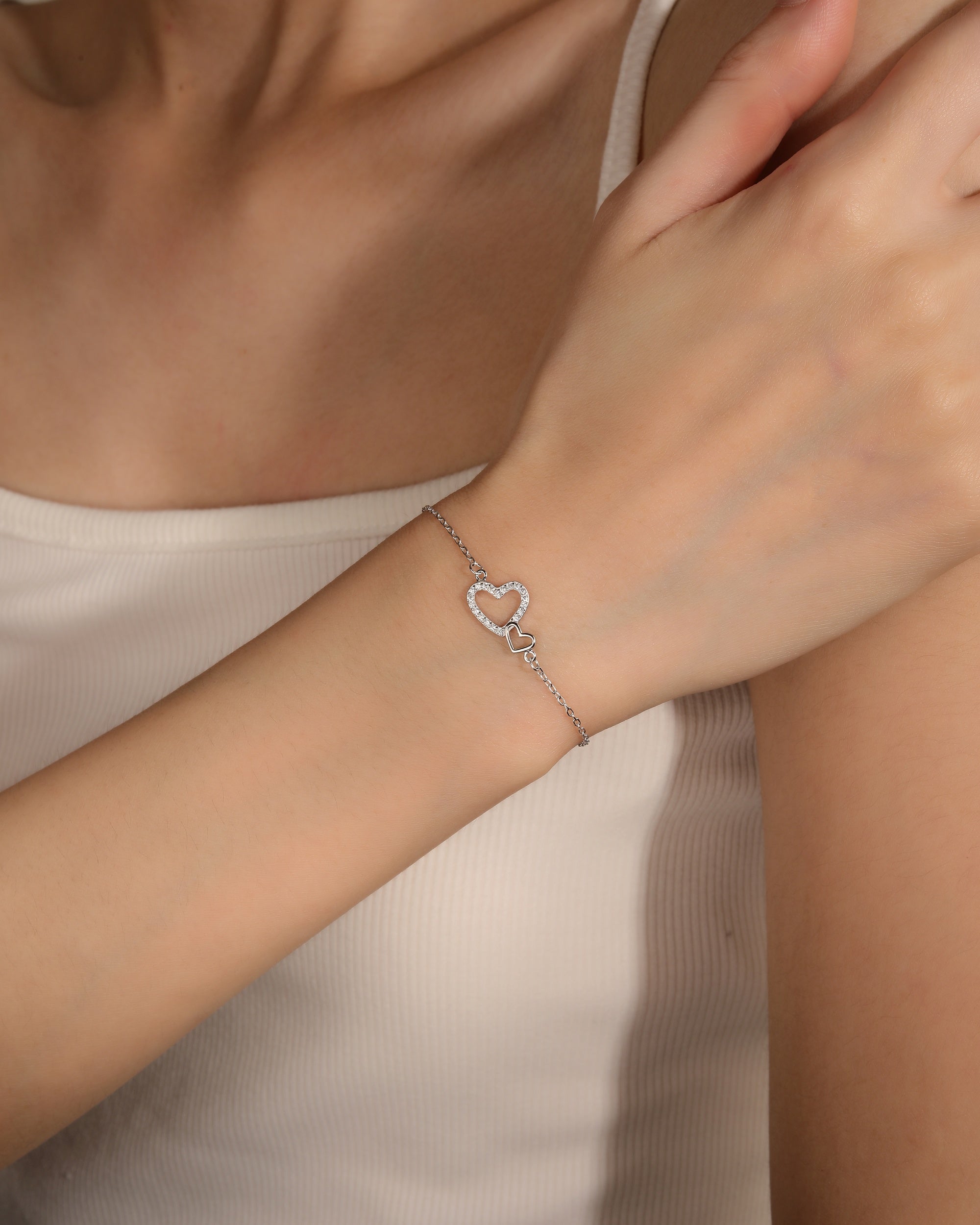 Pulsera de corazones con circonia blanca de 17+3cm en rodizado
