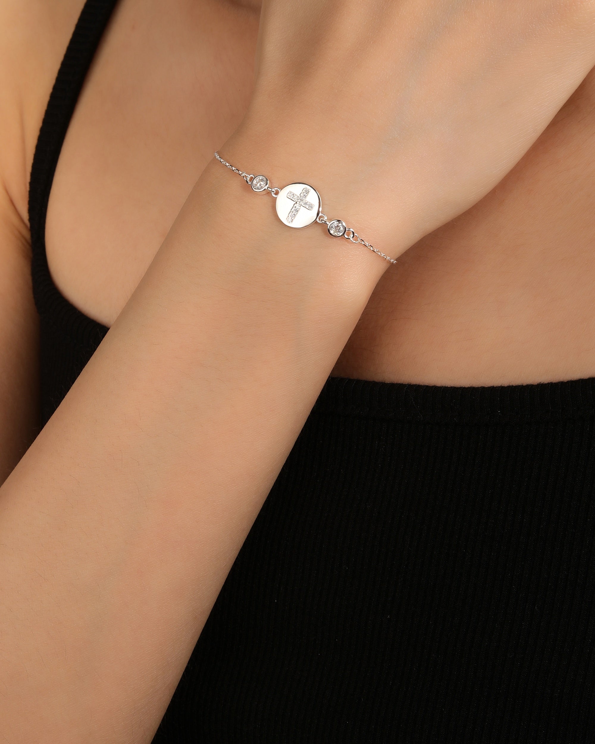 Pulsera sencilla de Cruz con circonia blanca 17+3cm en plateado