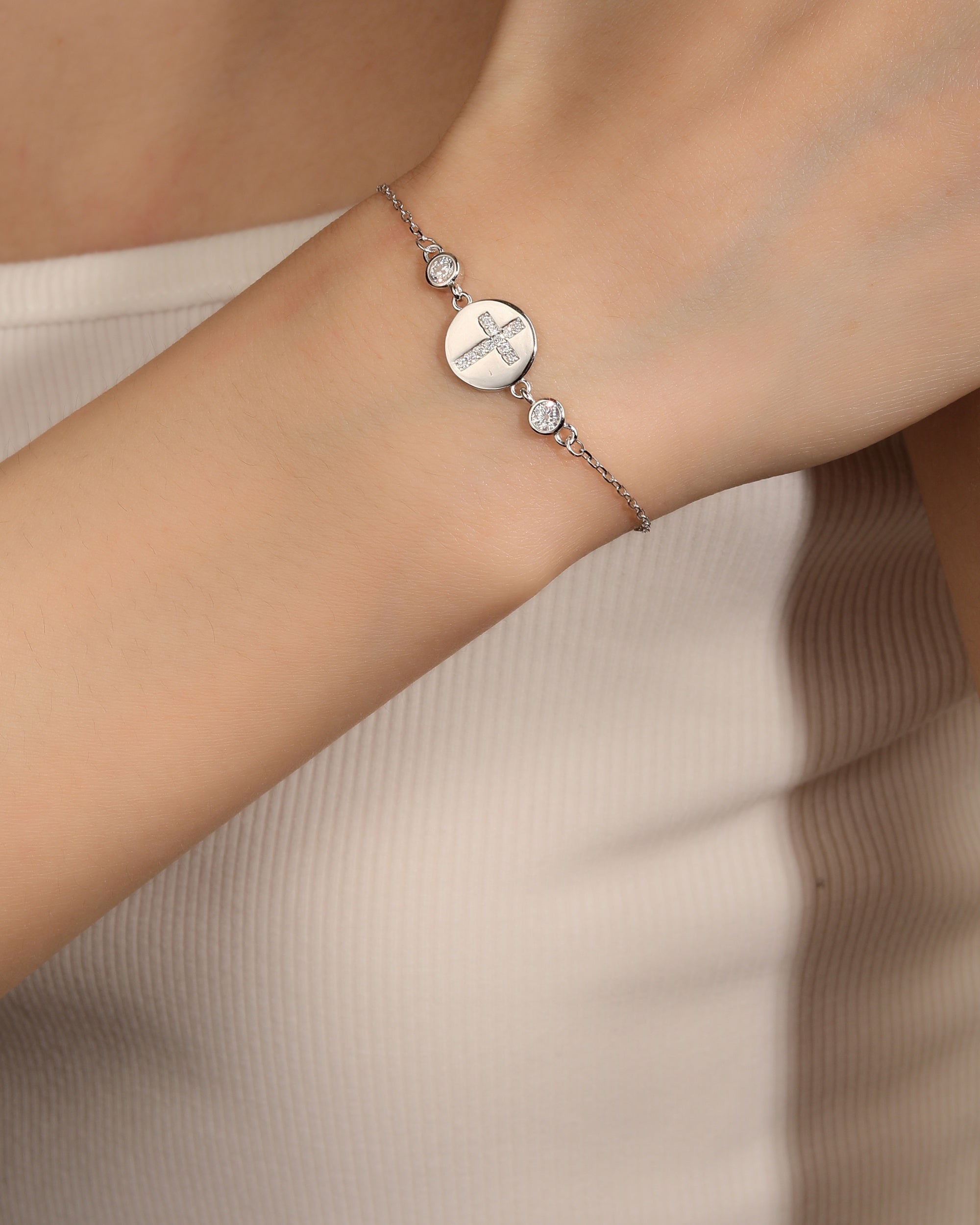 Pulsera sencilla de Cruz con circonia blanca 17+3cm en rodizado