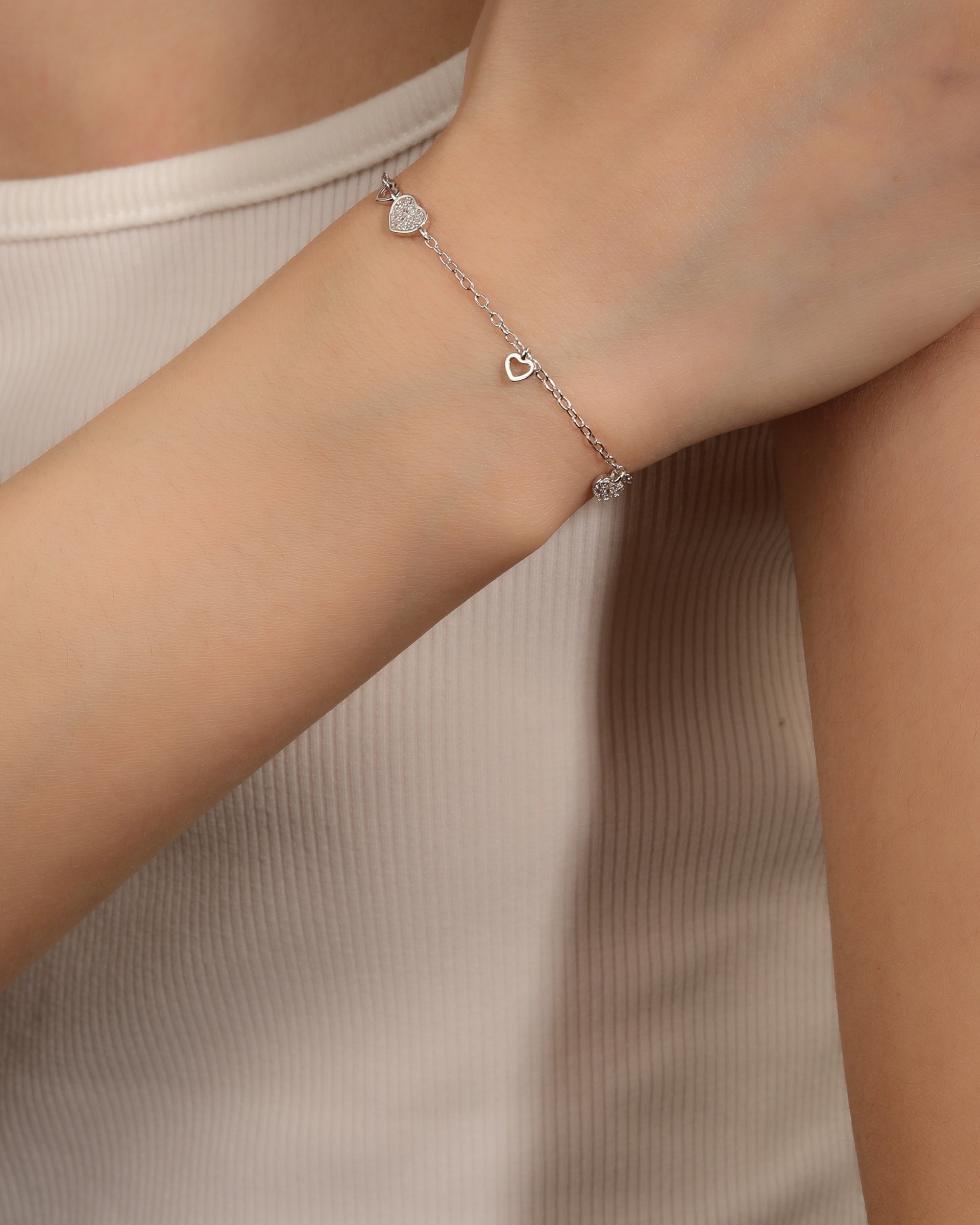 Pulsera sencilla de corazones con circonia blanca 17+3cm en rodizado