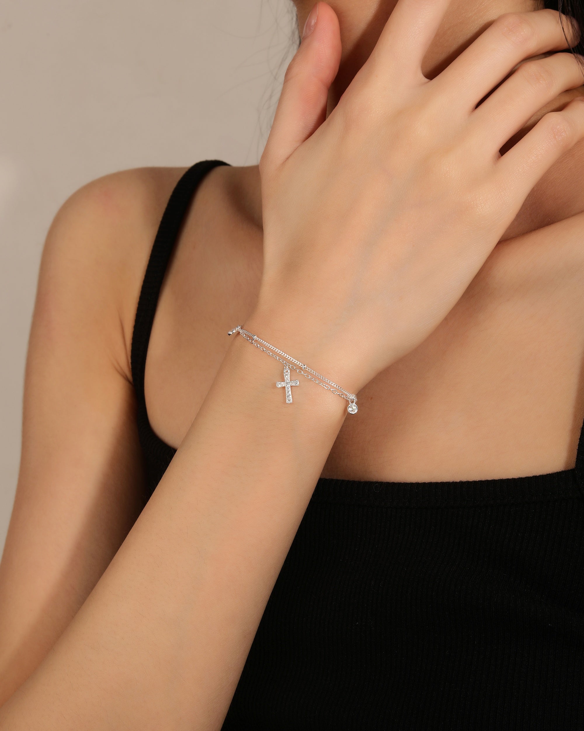 Pulsera doble de cruz con circonia blanca de 17+3cm en plateado