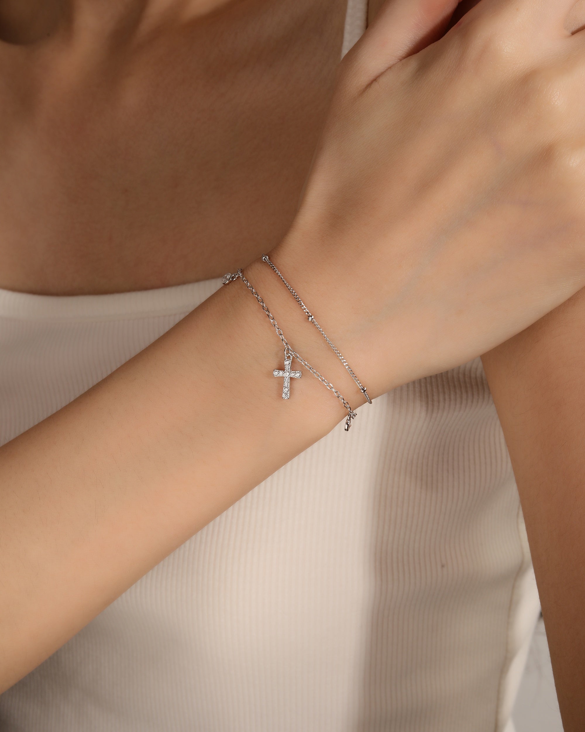 Pulsera doble de cruz con circonia blanca de 17+3cm en rodizado