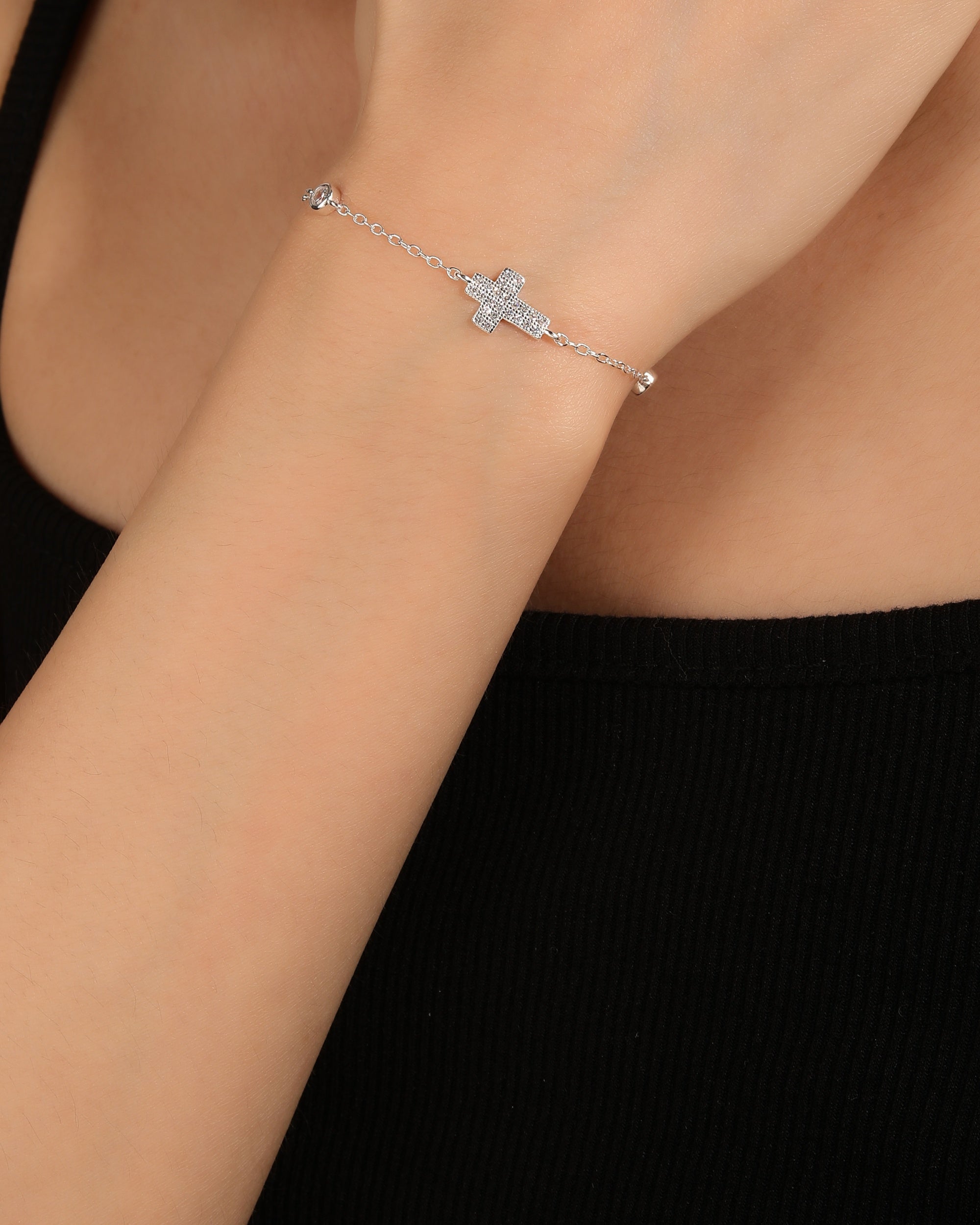 Pulsera sencilla de Cruz con circonia blanca 17+3cm en plateado