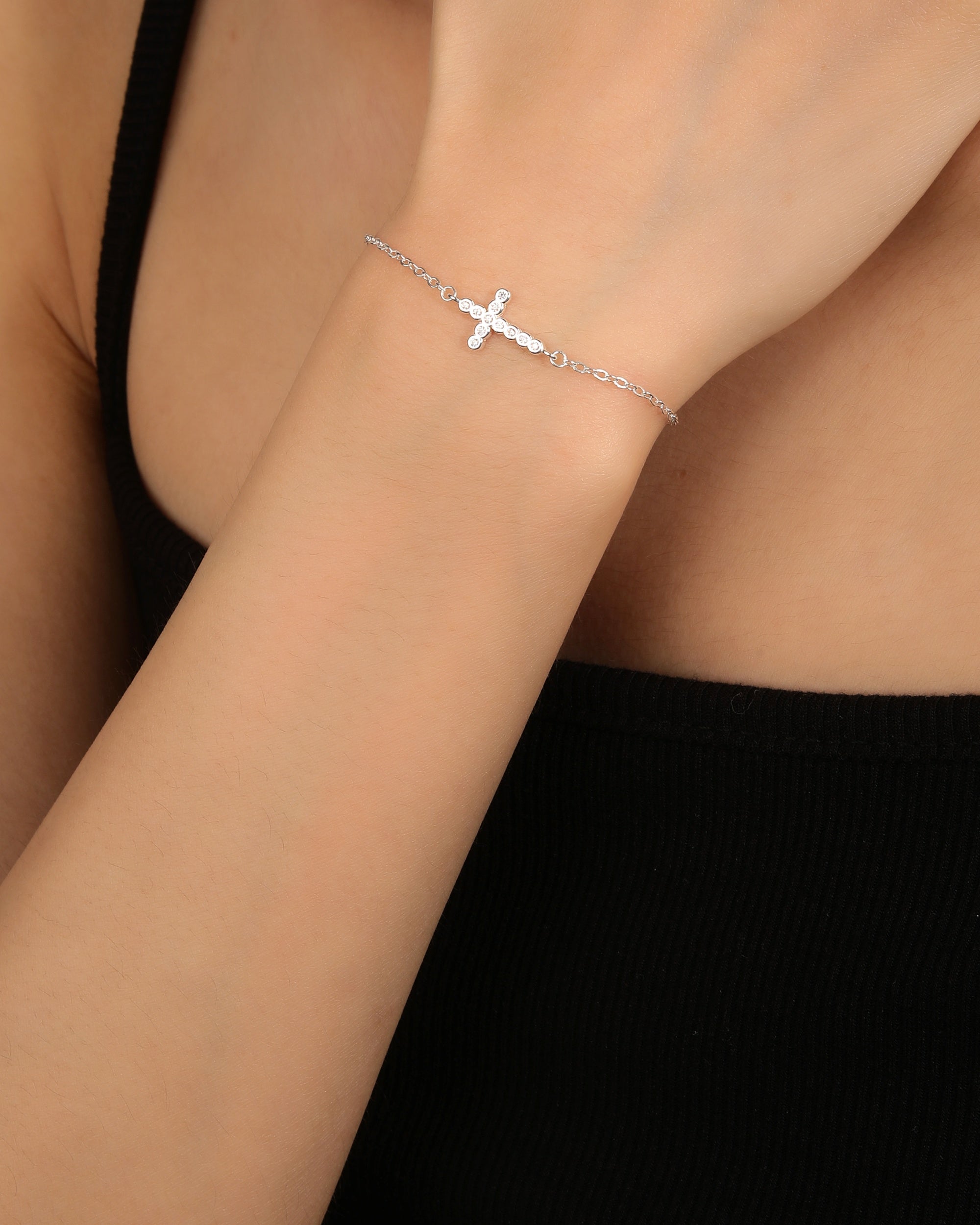 Pulsera sencilla de Cruz con circonia blanca 17+3cm en plateado