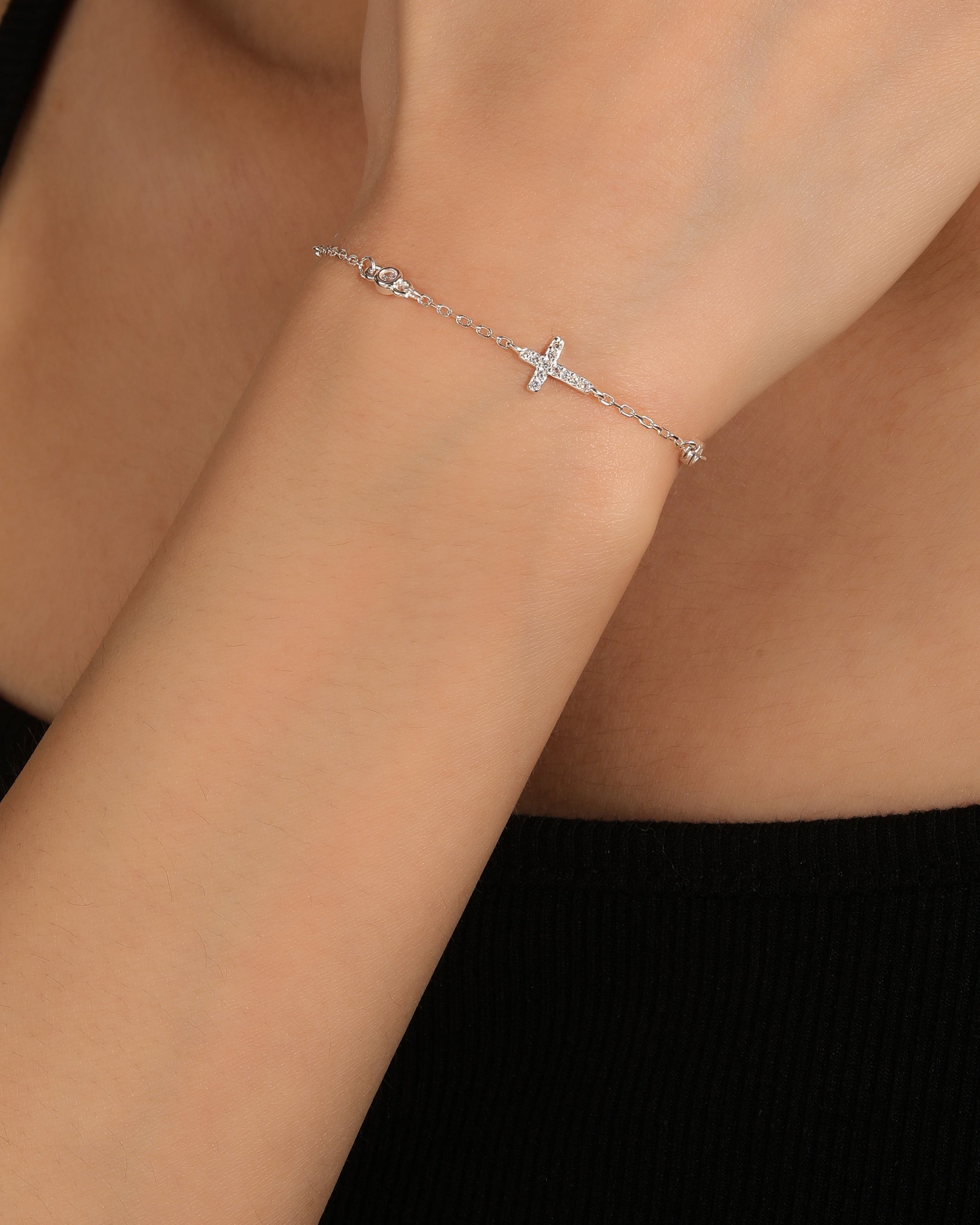 Pulsera sencilla de Cruces con circonia blanca 17+3cm en plateado
