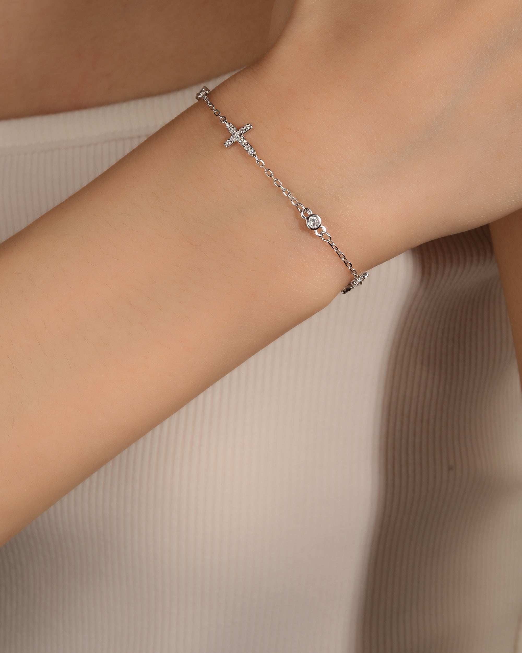 Pulsera sencilla de Cruces con circonia blanca 17+3cm en rodizado