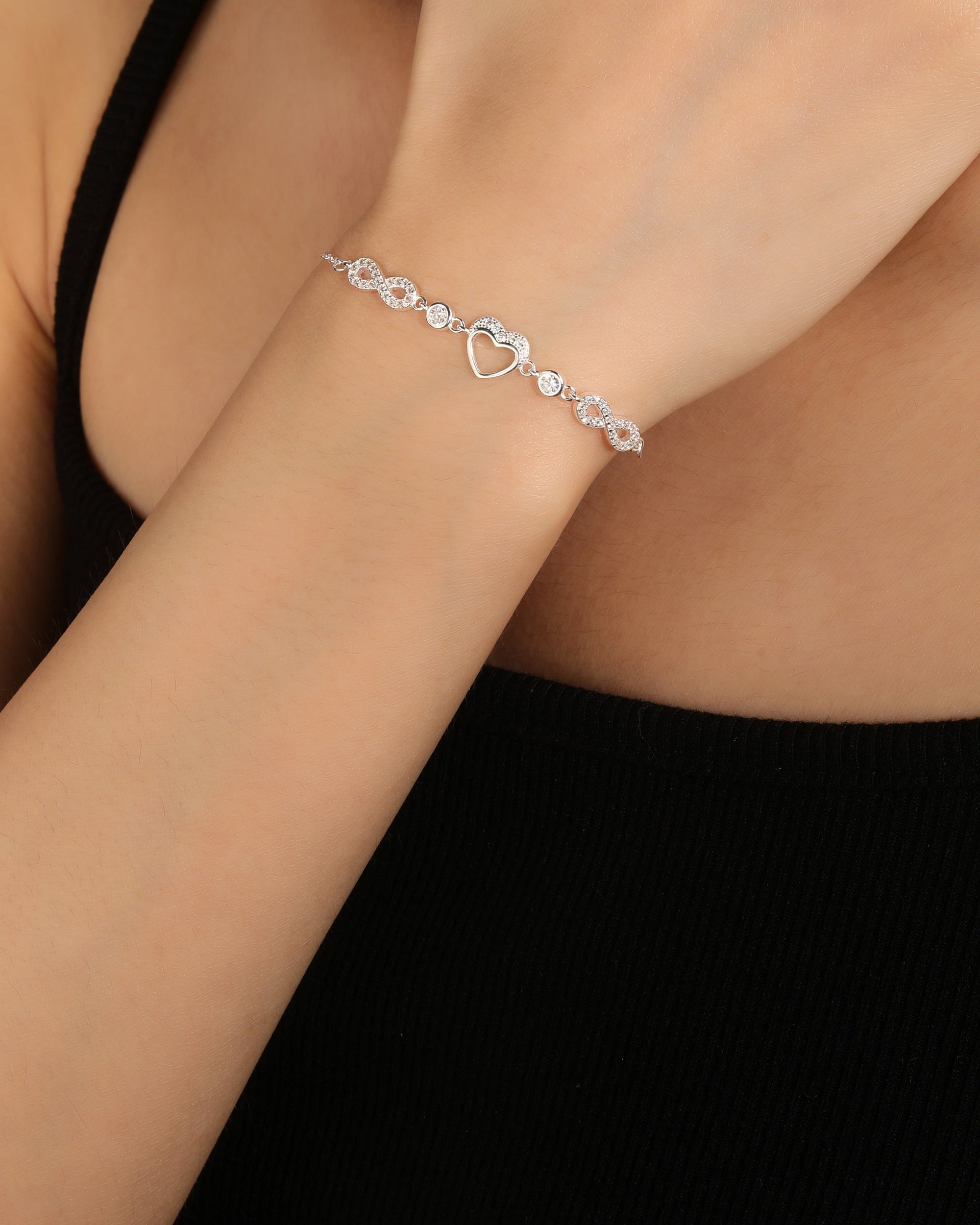 Pulsera sencilla de corazon e infinito con circonia blanca 17+3cm en plateado
