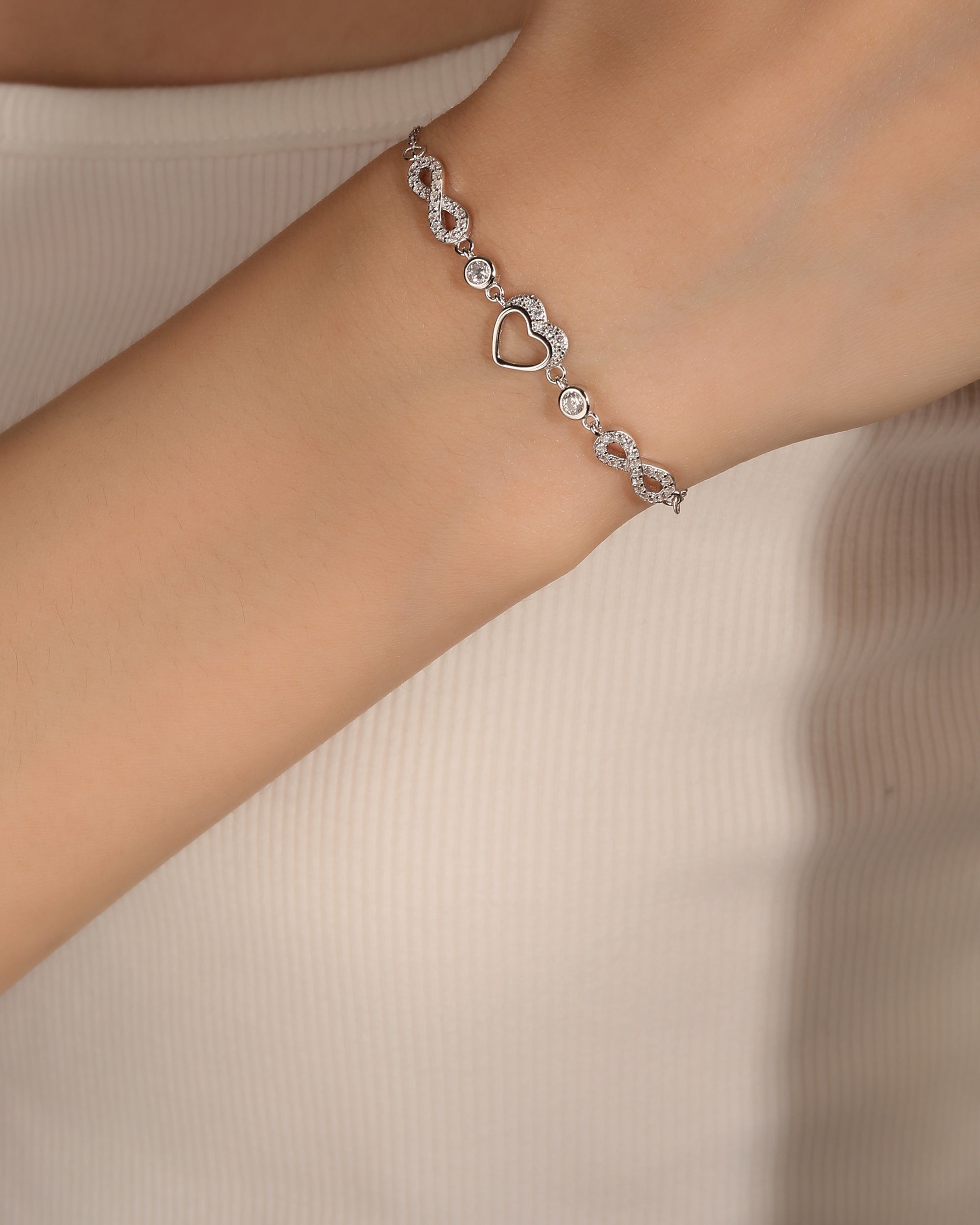 Pulsera sencilla de corazon e infinito con circonia blanca 17+3cm en rodizado