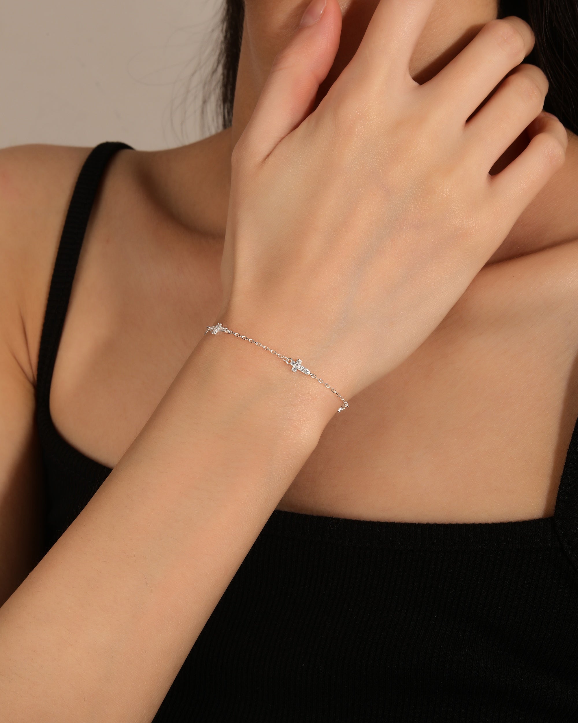 Pulsera de cruces con circonia blanca de 17+3cm en plateado