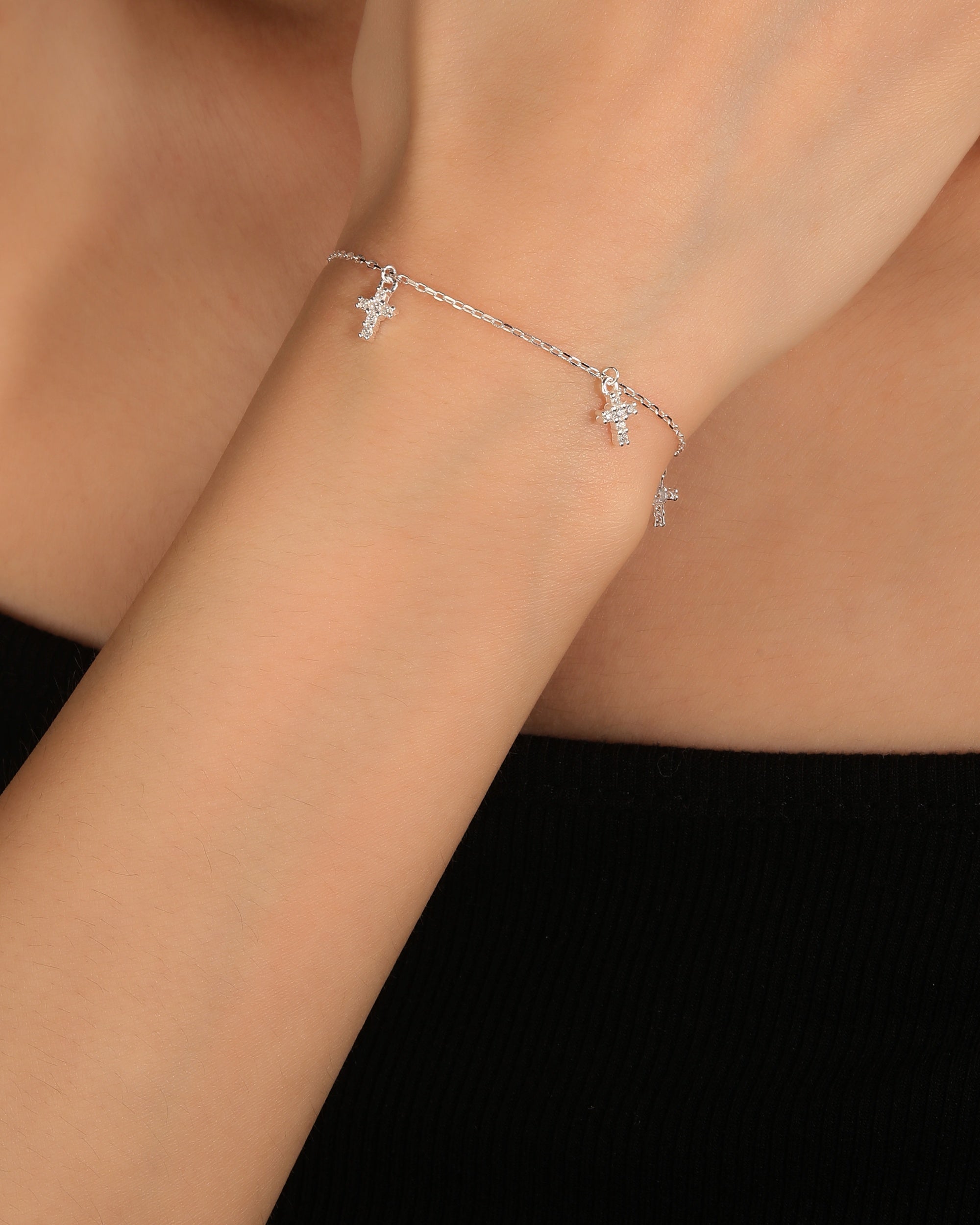 Pulsera sencilla de Cruces con circonia blanca 17+3cm en plateado