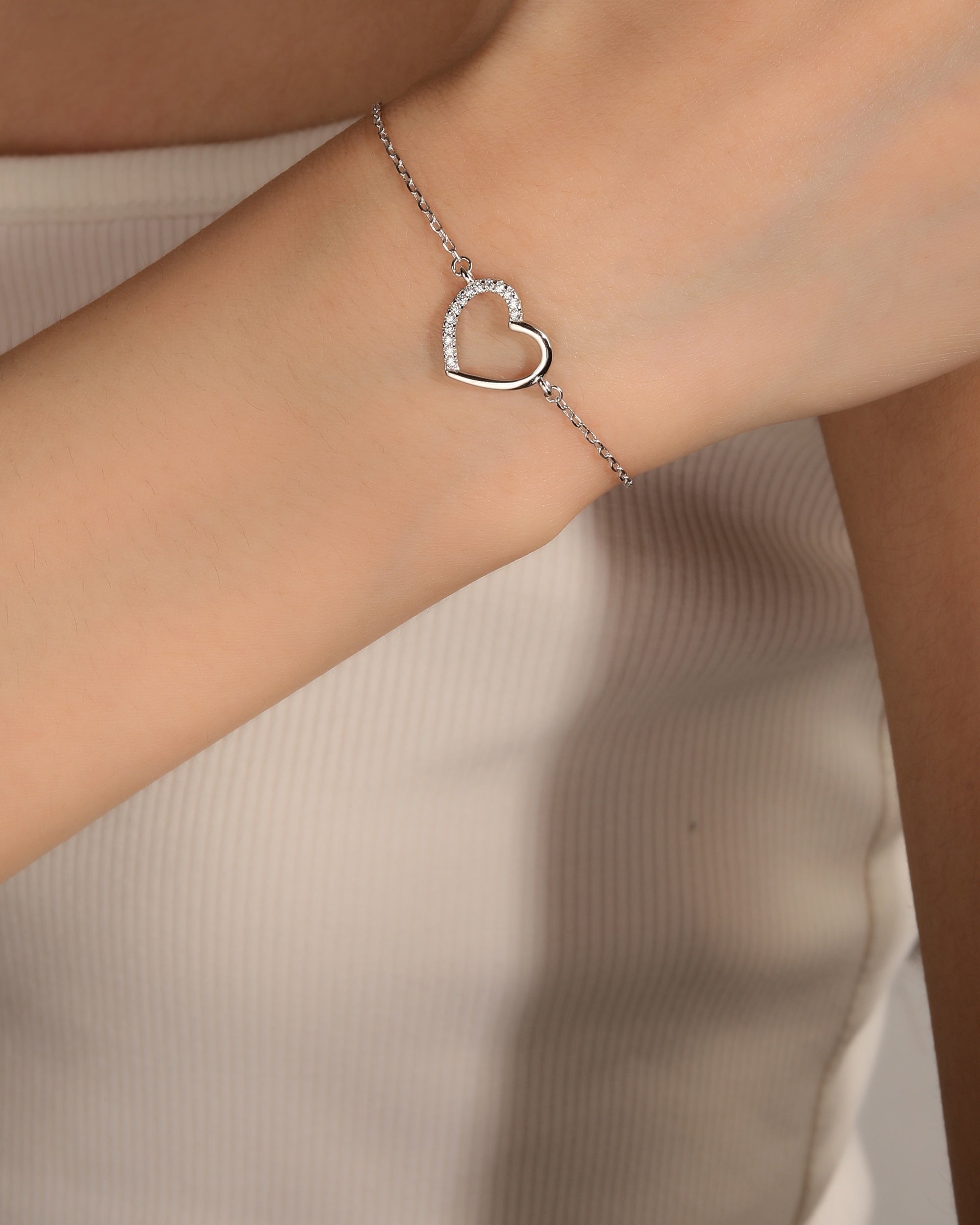 Pulsera sencilla de corazon con circonia blanca 17+3cm en rodizado