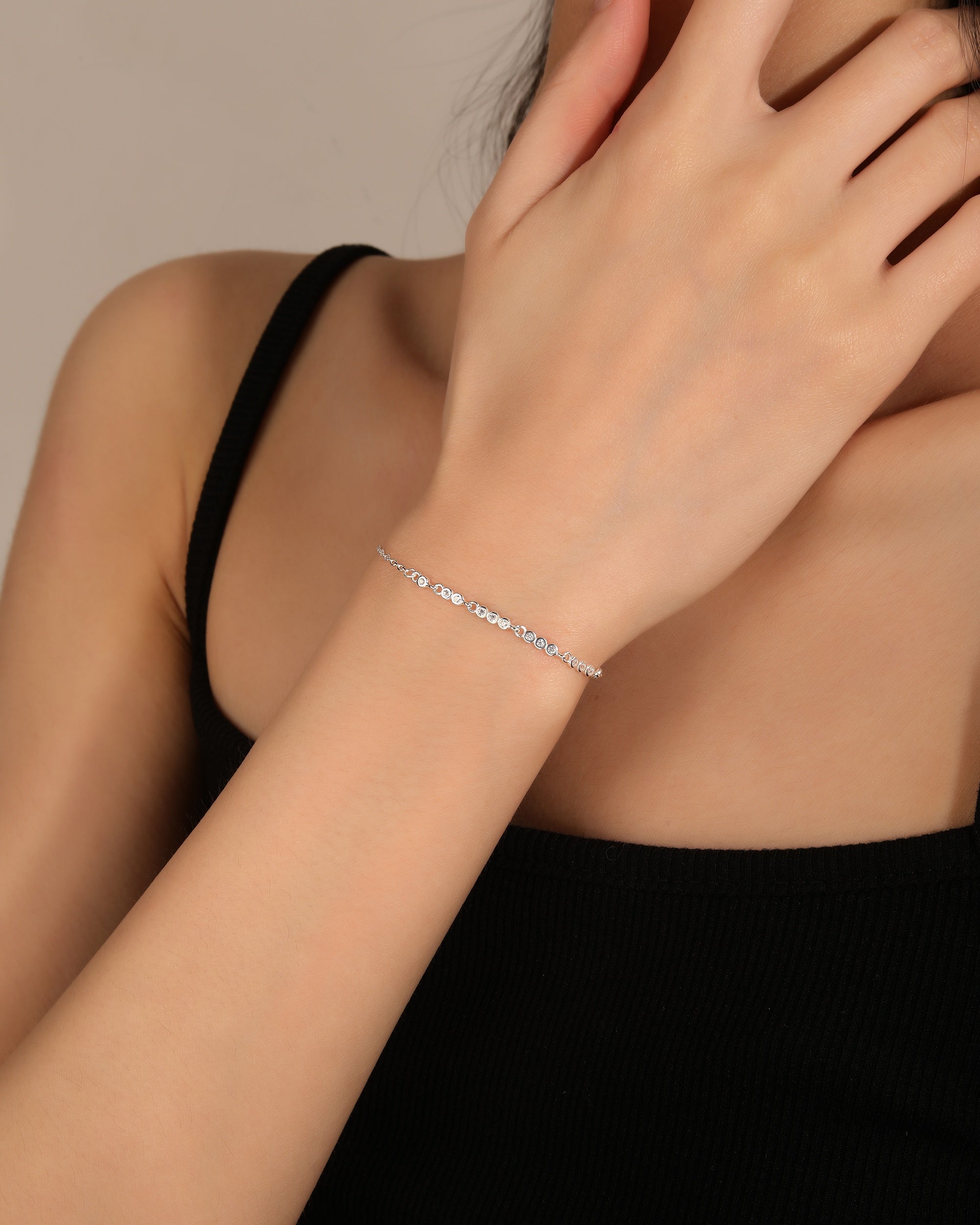 Pulsera de circulos con circonia blanca de 17+3cm en plateado