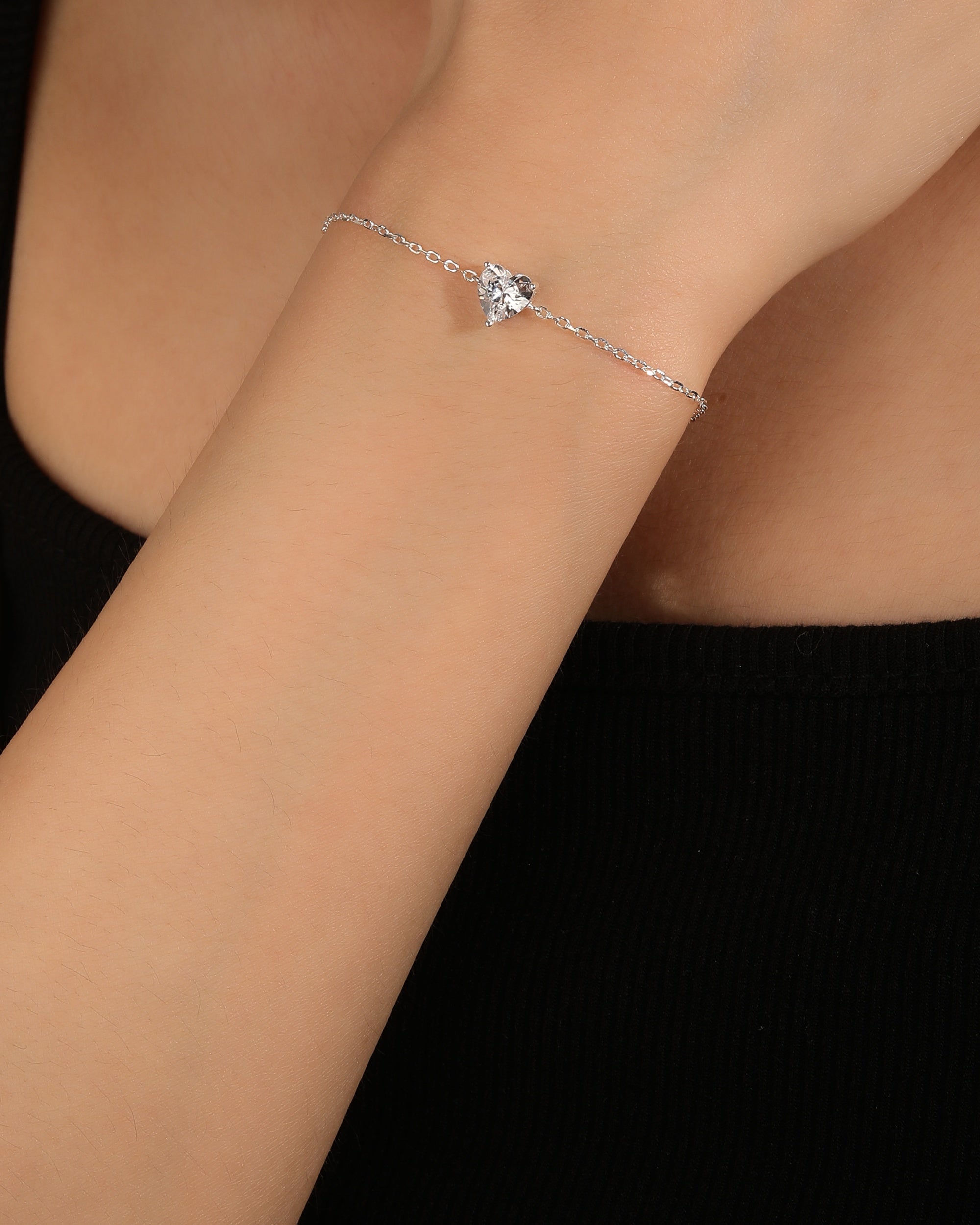 Pulsera sencilla con circonia de corazon blanca 17+3cm en plateado