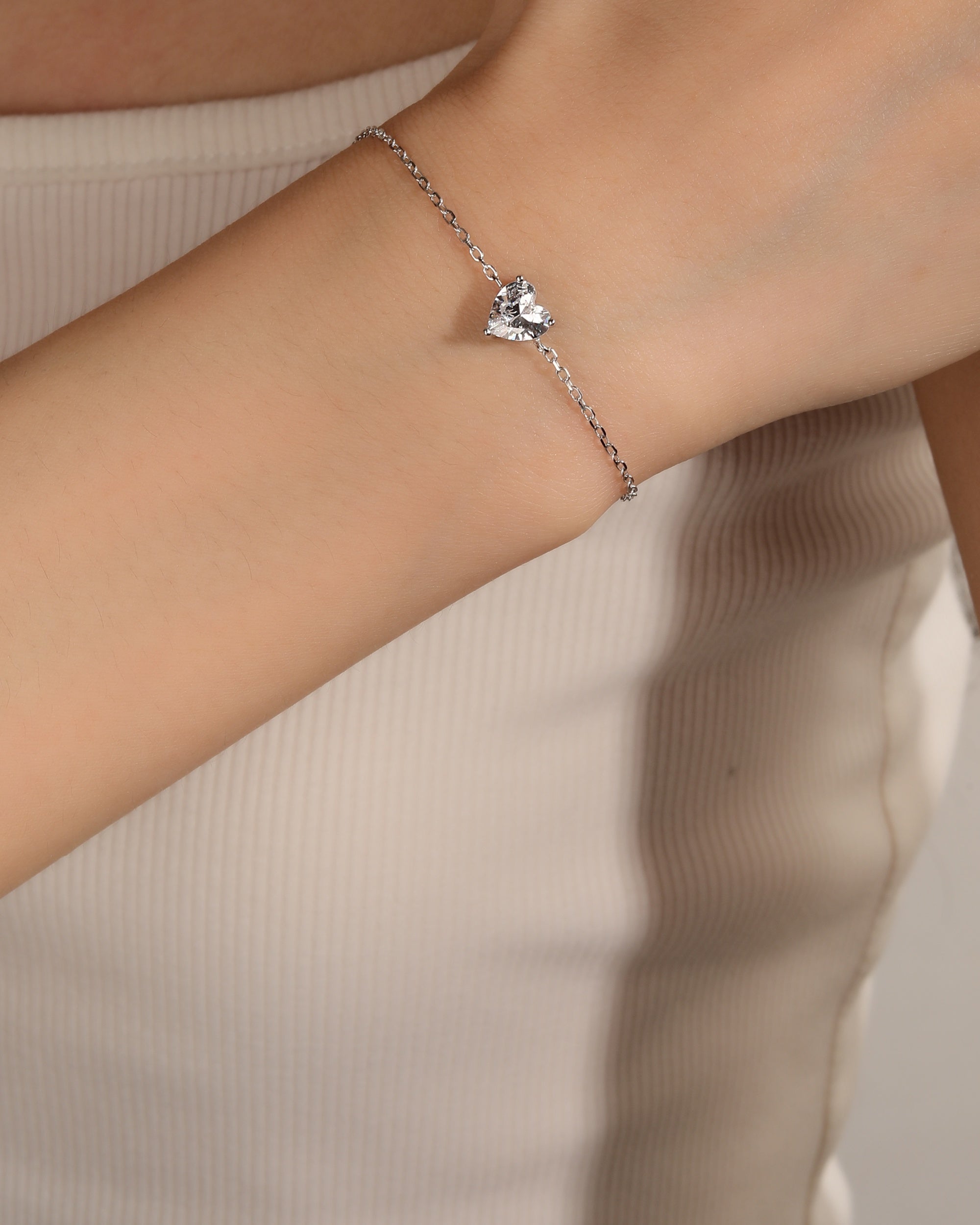 Pulsera sencilla con circonia de corazon blanca 17+3cm en rodizado