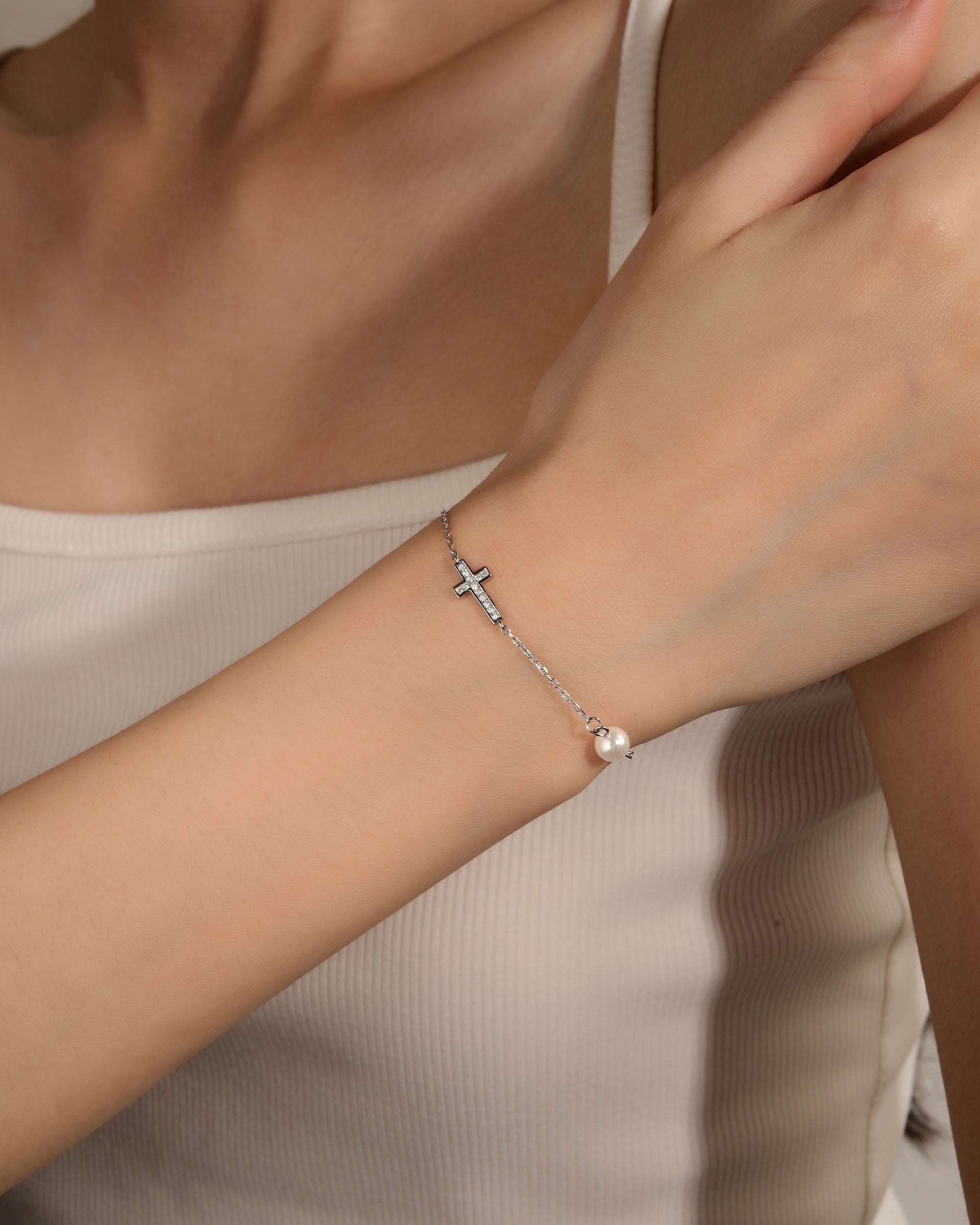 Pulsera de cruz con circonia blanca de 17+3cm en rodizado