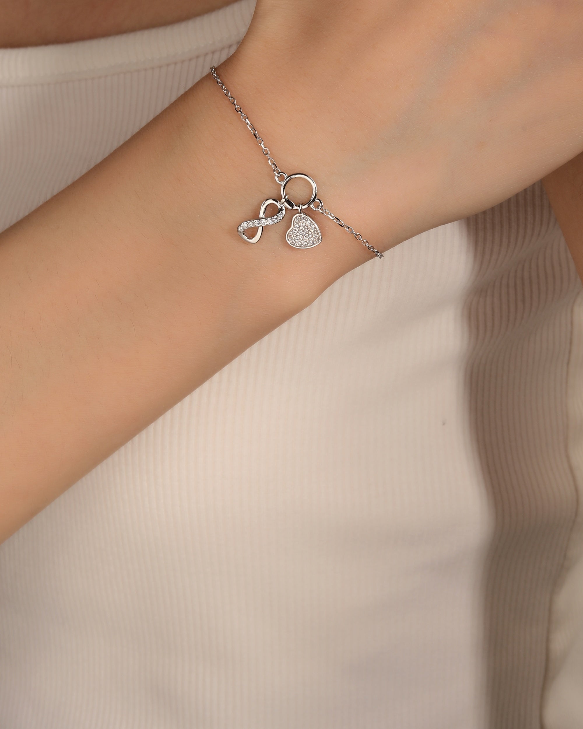 Pulsera sencilla de corazon e infinito con circonia blanca 17+3cm en rodizado