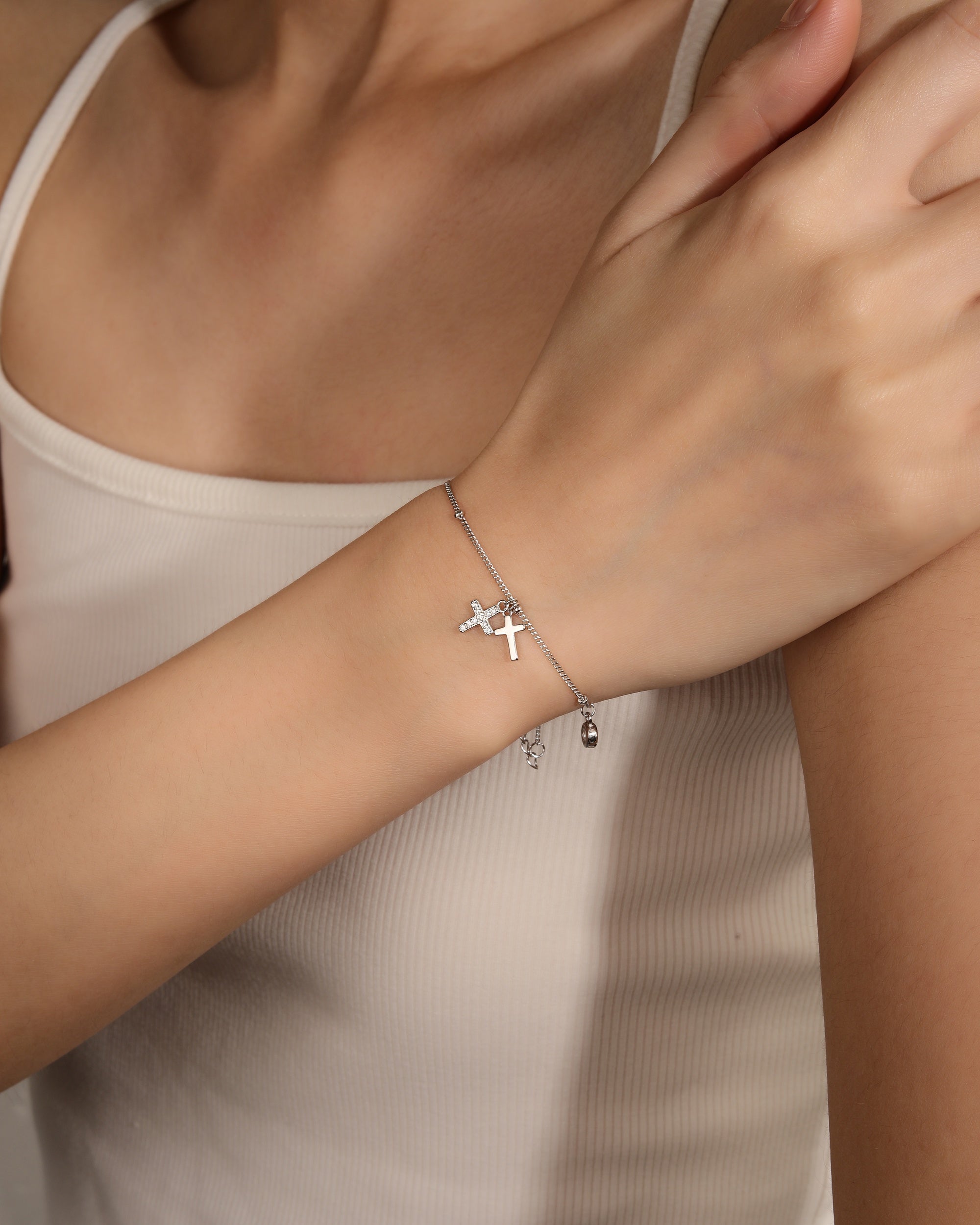 Pulsera de cruces con circonia blanca de 17+3cm en rodizado