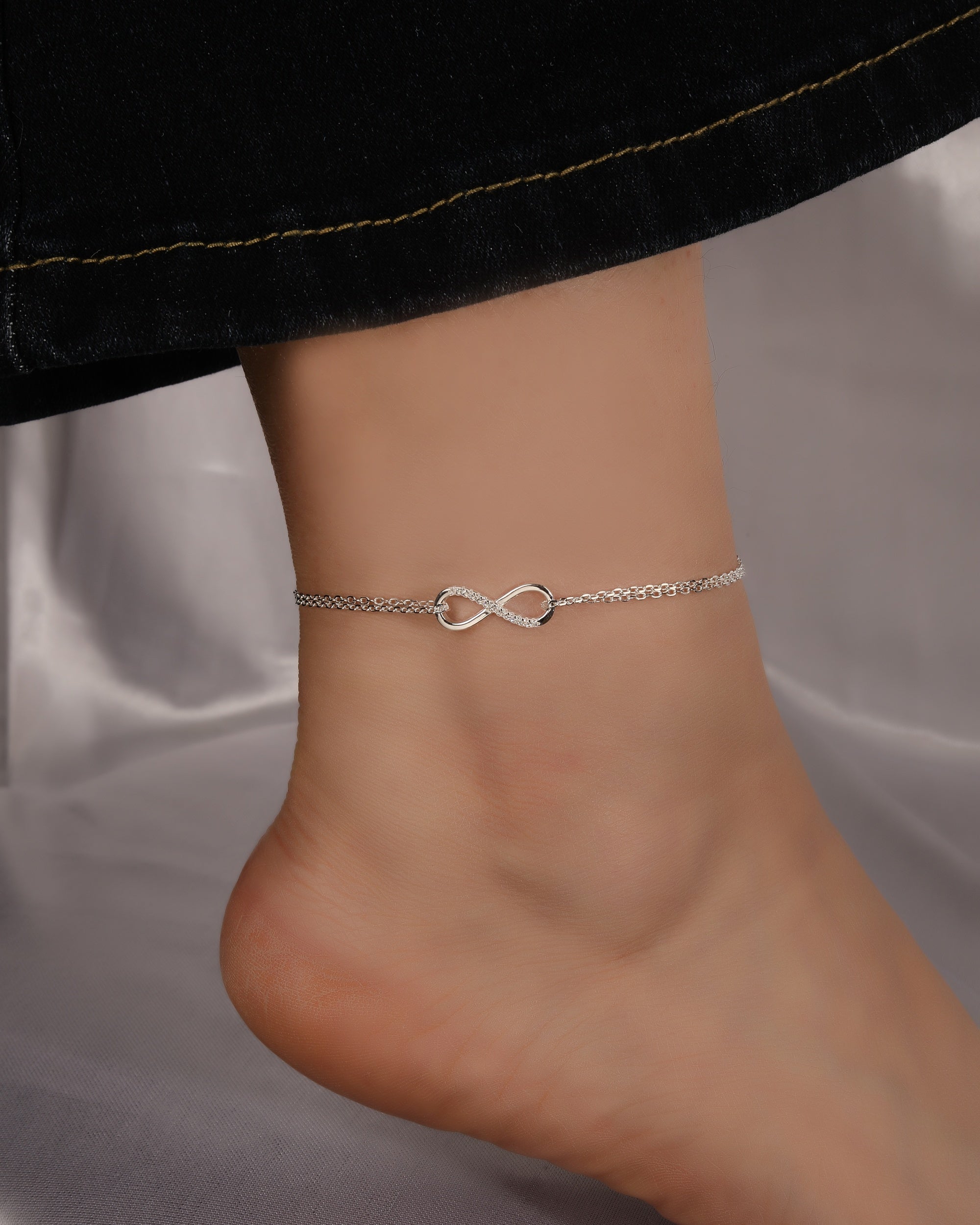 Tobillera doble cadena de infinito con circonia blanca en plateado